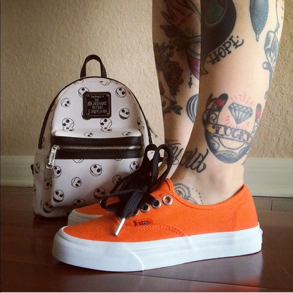 vans authentic oversized lace